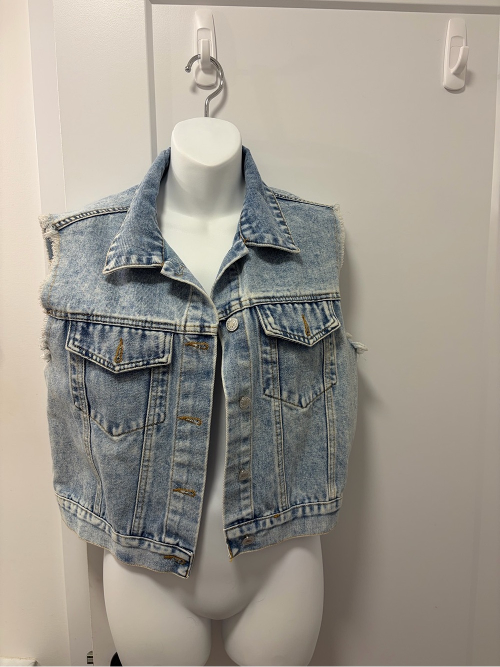 SHEIN Light Wash Denim Cropped Vest - Blue